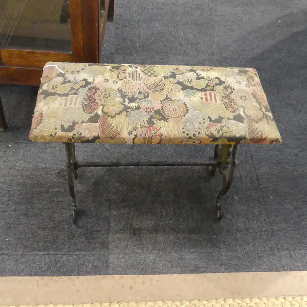 WROUGHT IRON STOOL  Image 1++