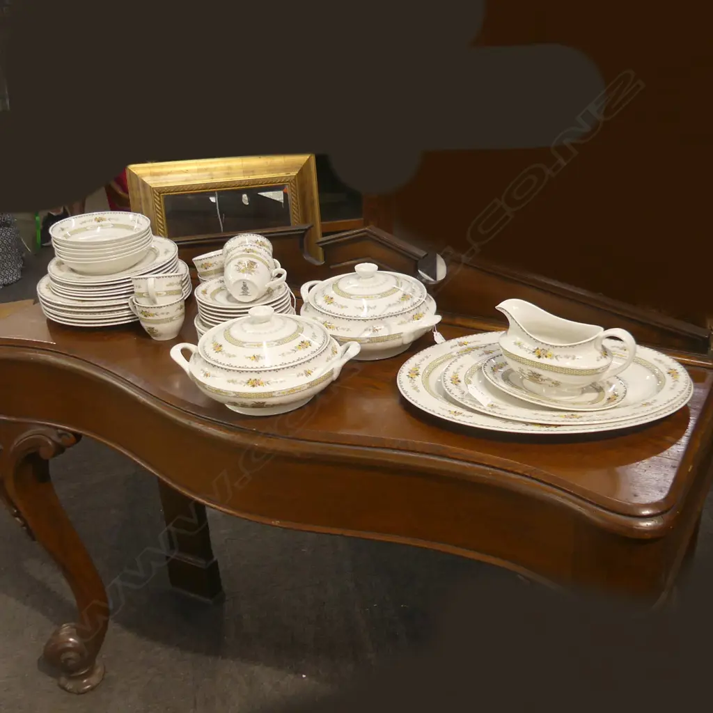 ROYAL DOULTON 'HAMILTON' DINNER SERVICE, 6 PLACE SETTING + SERVING DISHES Image 1++