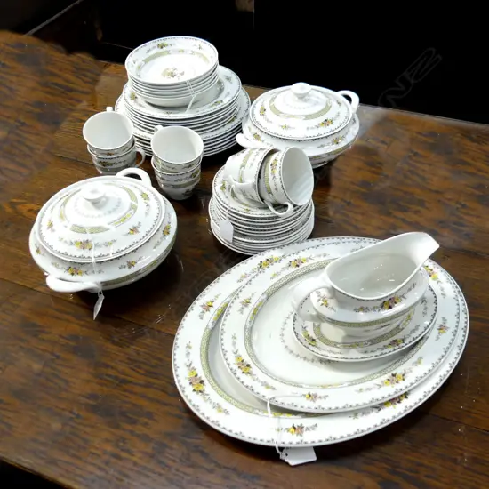 ROYAL DOULTON 'HAMILTON' DINNER SERVICE, 6 PLACE SETTING + SERVING DISHES