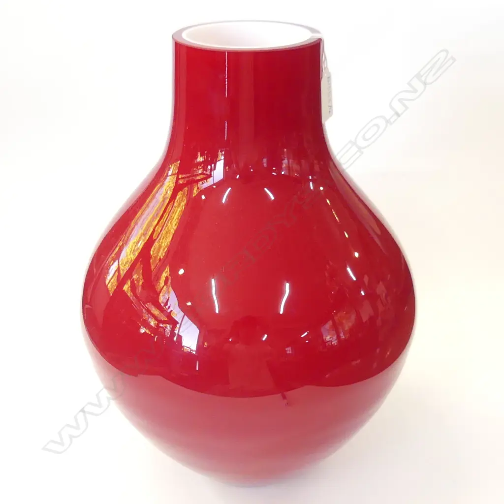 LARGE RED GLASS VASE 38CM Image 1++