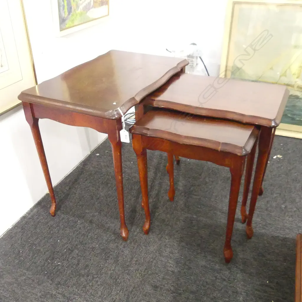 3 MAHOGANY NESTING TABLES W.515mm Image 1++