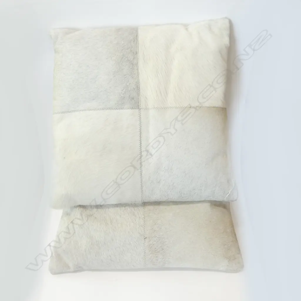 PR DEER HIDE CUSHIONS 490 X 490MM Image 1++