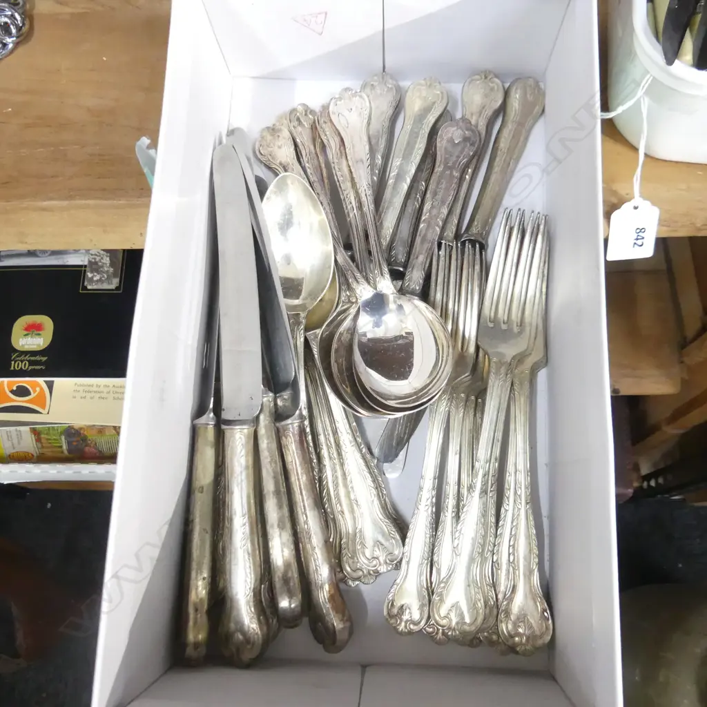 36 PCE 6 PLACE  SILVER PLATE CUTLERY SET Image 1++