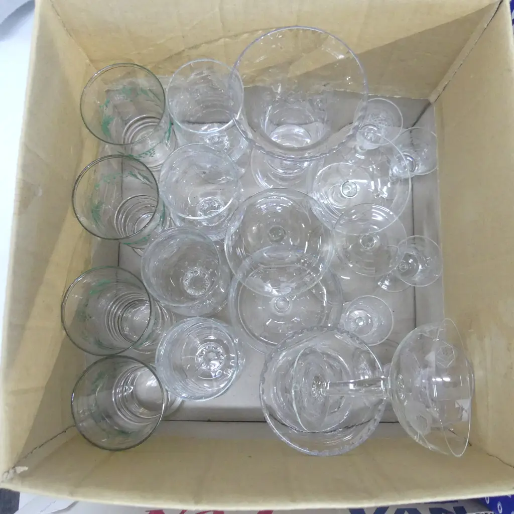 ASST CRYSTAL GLASSES, VASES ETC.. Image 1++