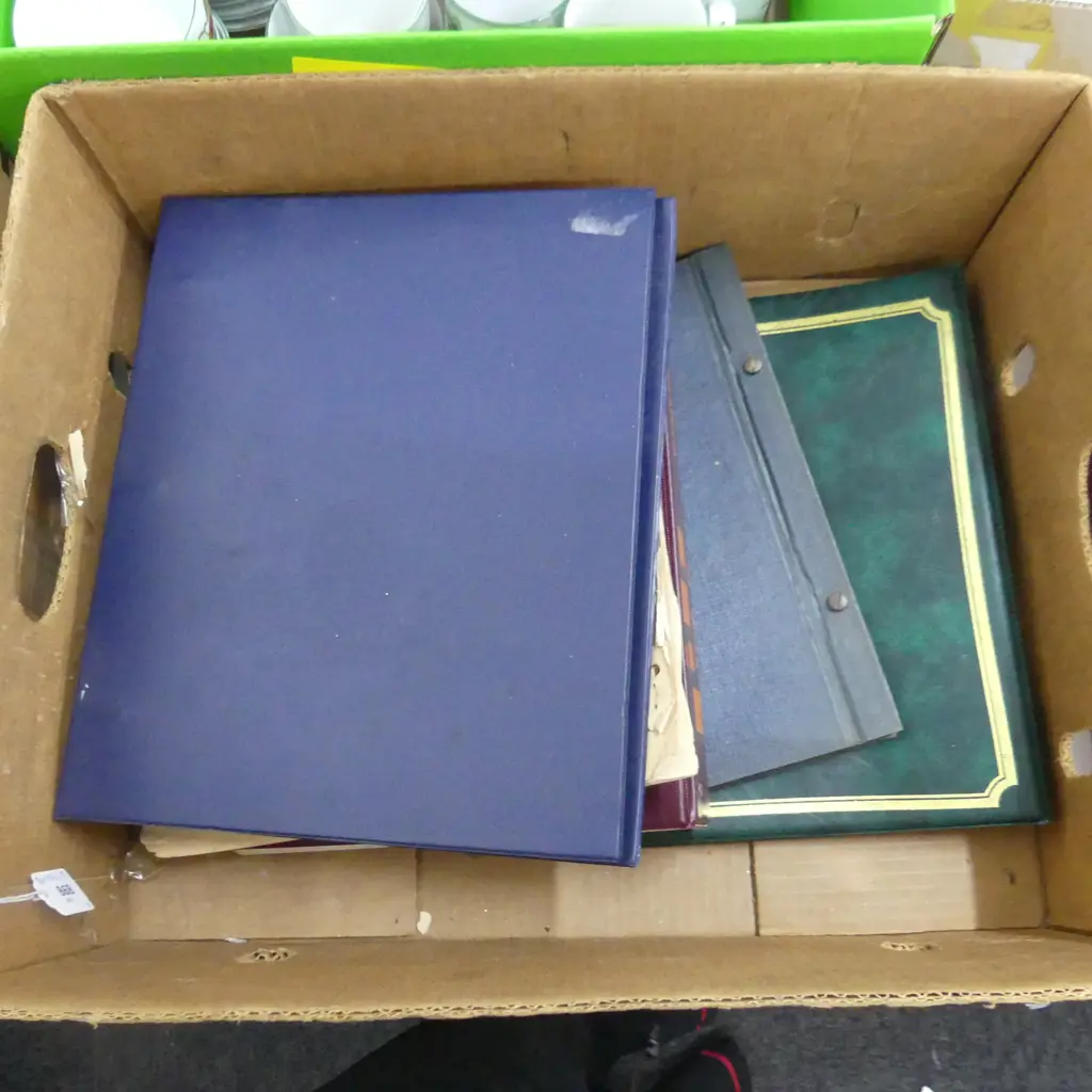 BOX LOT 5 VINTAGE STAMP ALBUMS ETC Image 1++