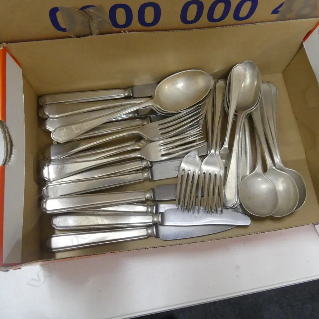 37 PCE 6 PLACE WALKER & HALL SILVER PLATE ST. JAMES PATTERN CUTLERY SERVICE... Image 1++