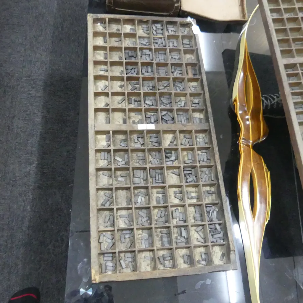 PRINTERS TRAY w. LETTERS 825x360mm Image 1++