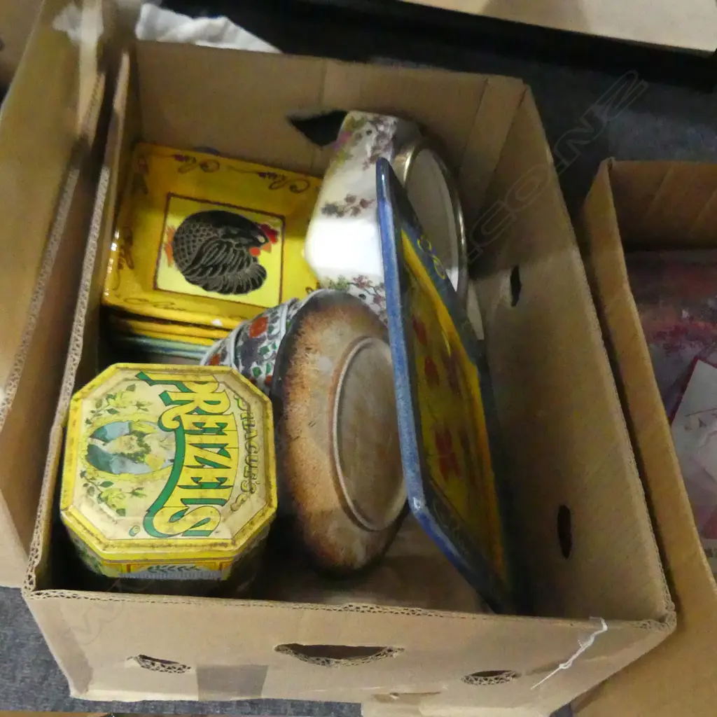 BOX MISC POTTERY PLATES, BOWLS, OLD TIN ETC. Image 1++