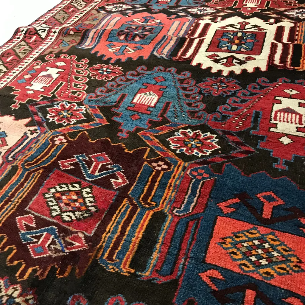 A Shemakha, Shirvan rug, circa 1900. 290 x 128cm Image 1++