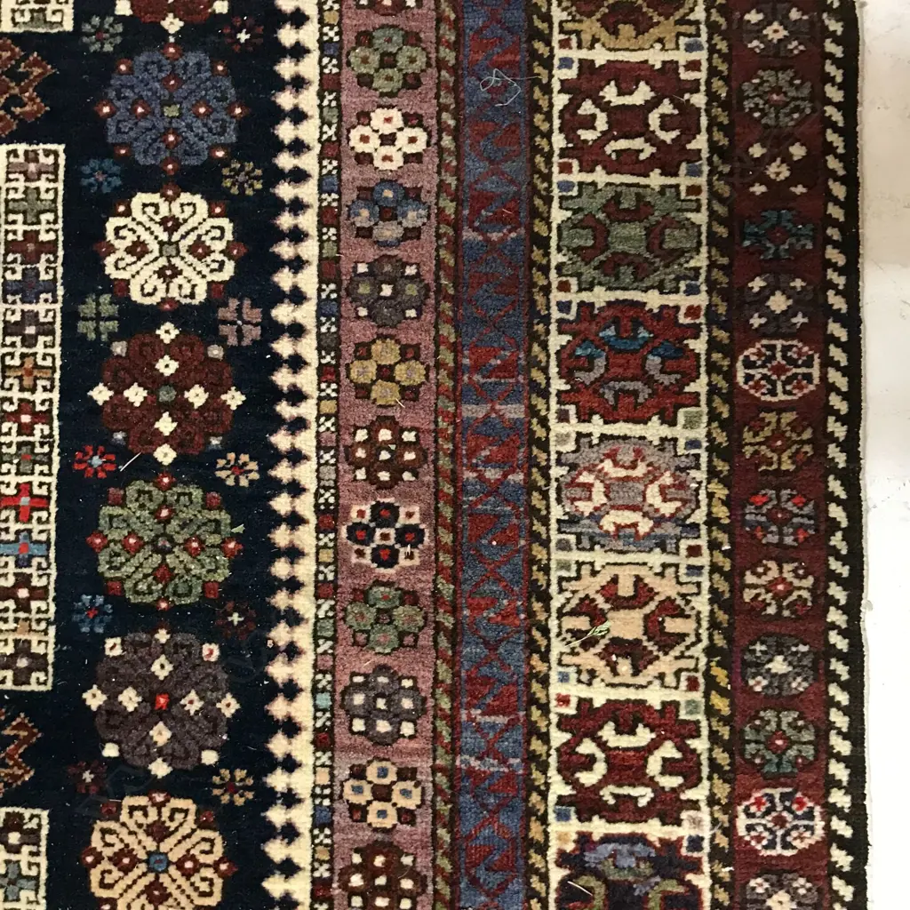 A good Gashad, Shirvan rug. First quarter 20thC. 265 x 140cm Image 1++