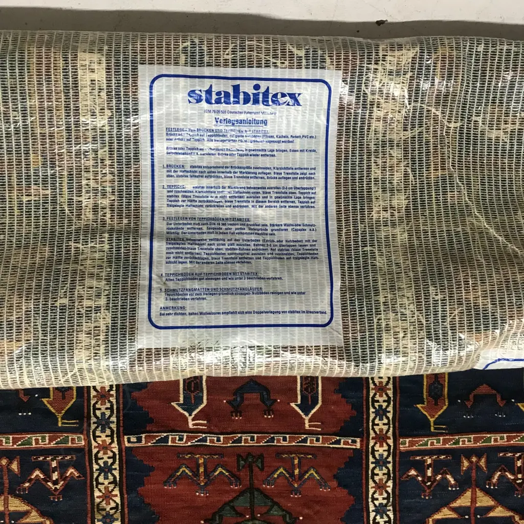 A Khizi Zili flatweave, Baku, Shirvan rug 195 x 128cm. Image 1++