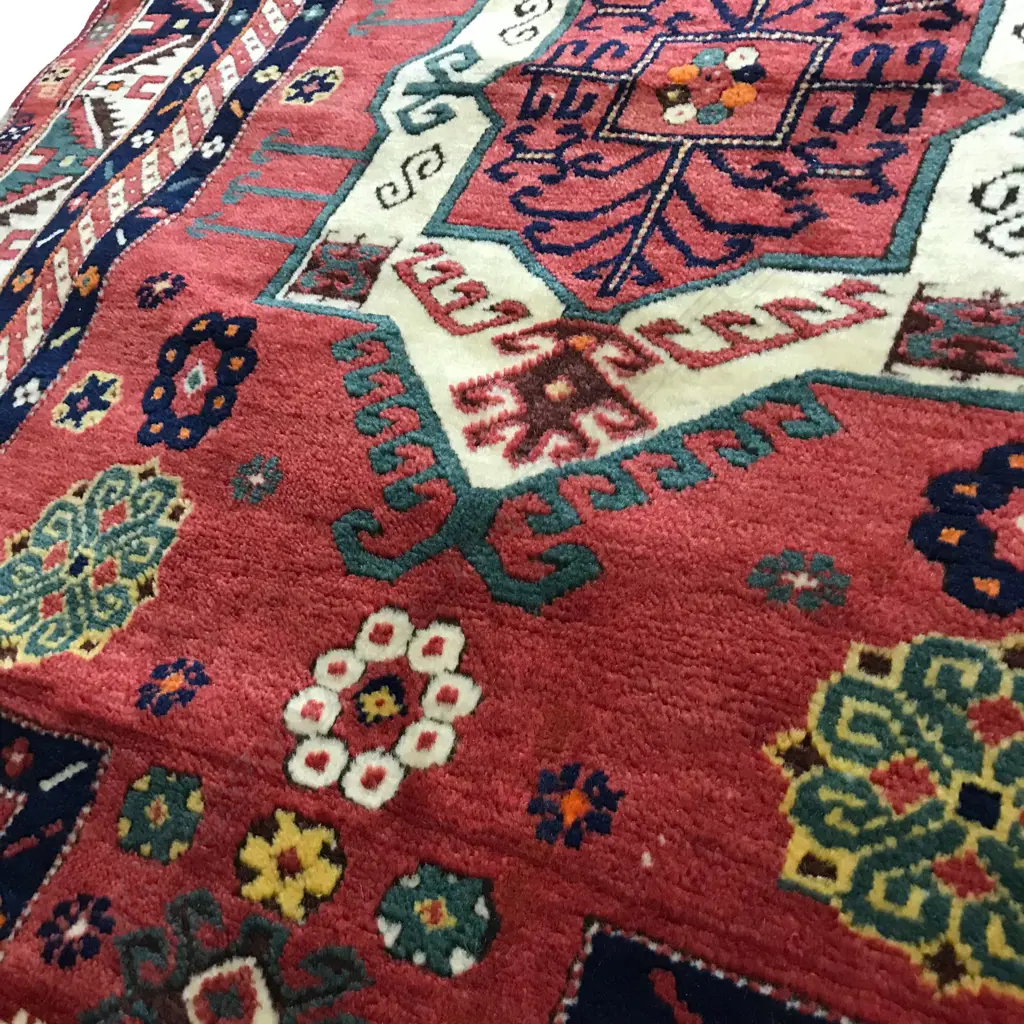 A Mihrabi Geychelli (Fakhraly Kazak) prayer rug. Late 19thC. 172 x 120cm. Image 1++