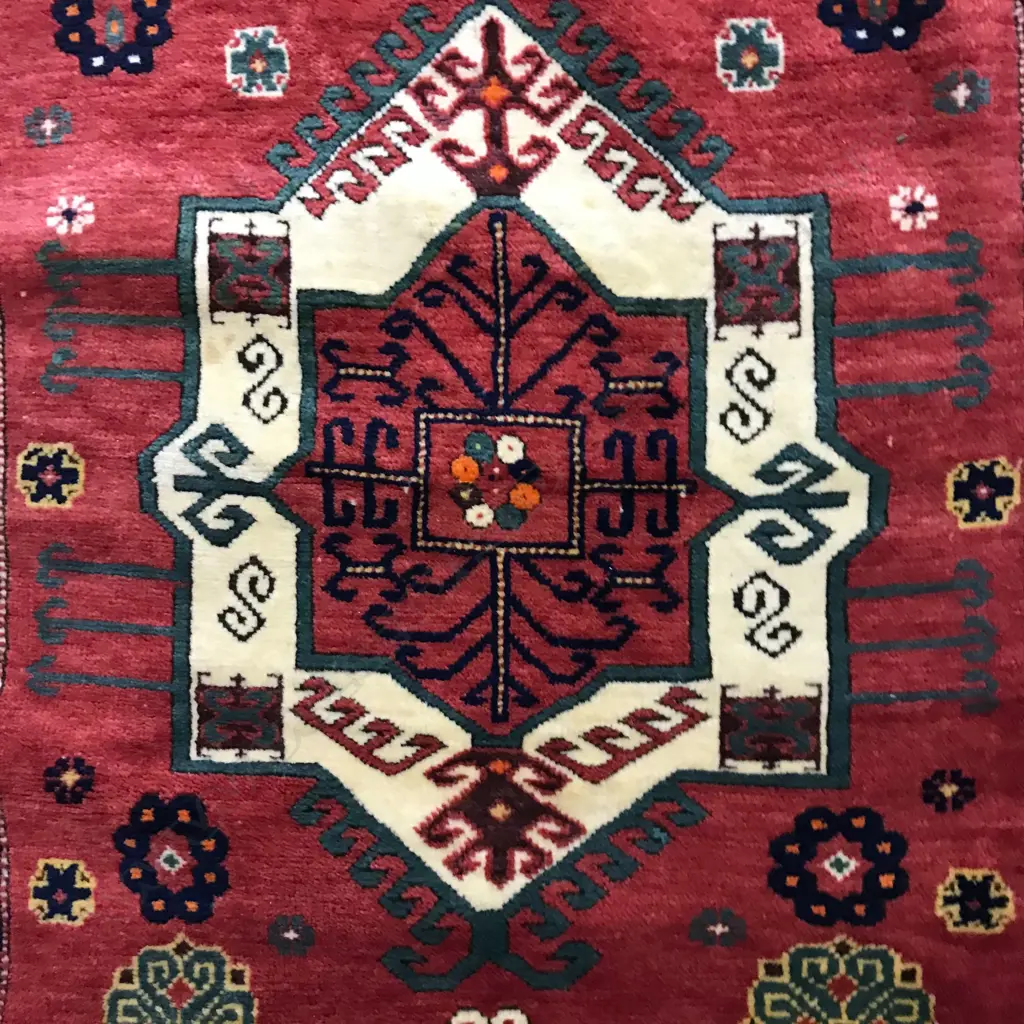 A Mihrabi Geychelli (Fakhraly Kazak) prayer rug. Late 19thC. 172 x 120cm. Image 1++
