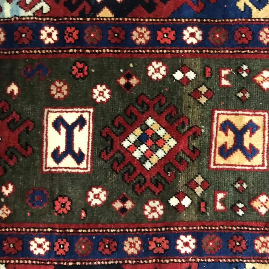 A Oisuzlu (so-called Borchalou Kazak) runner. First quarter 20thC. 382 x 160cm. Image 1++