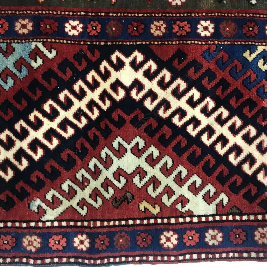 A Oisuzlu (so-called Borchalou Kazak) runner. First quarter 20thC. 382 x 160cm. Image 1++