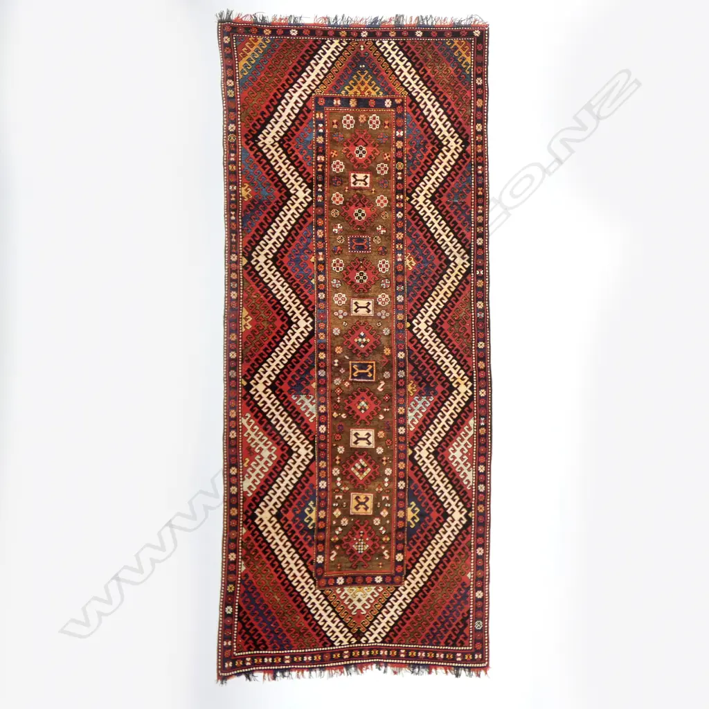 A Oisuzlu (so-called Borchalou Kazak) runner. First quarter 20thC. 382 x 160cm. Image 1++
