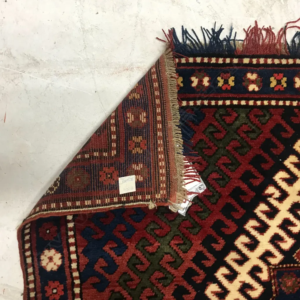 A Oisuzlu (so-called Borchalou Kazak) runner. First quarter 20thC. 382 x 160cm. Image 1++