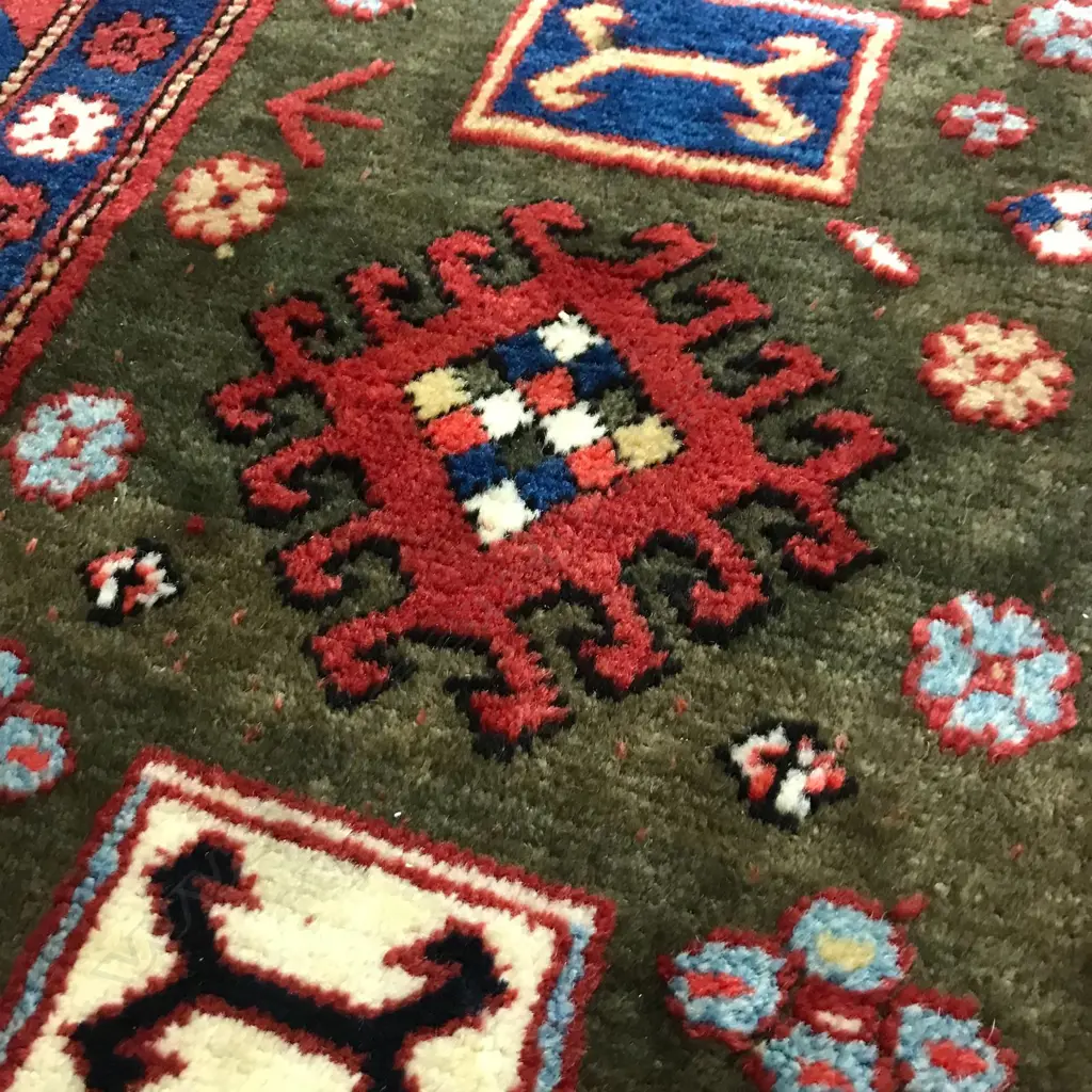 A Oisuzlu (so-called Borchalou Kazak) runner. First quarter 20thC. 382 x 160cm. Image 1++