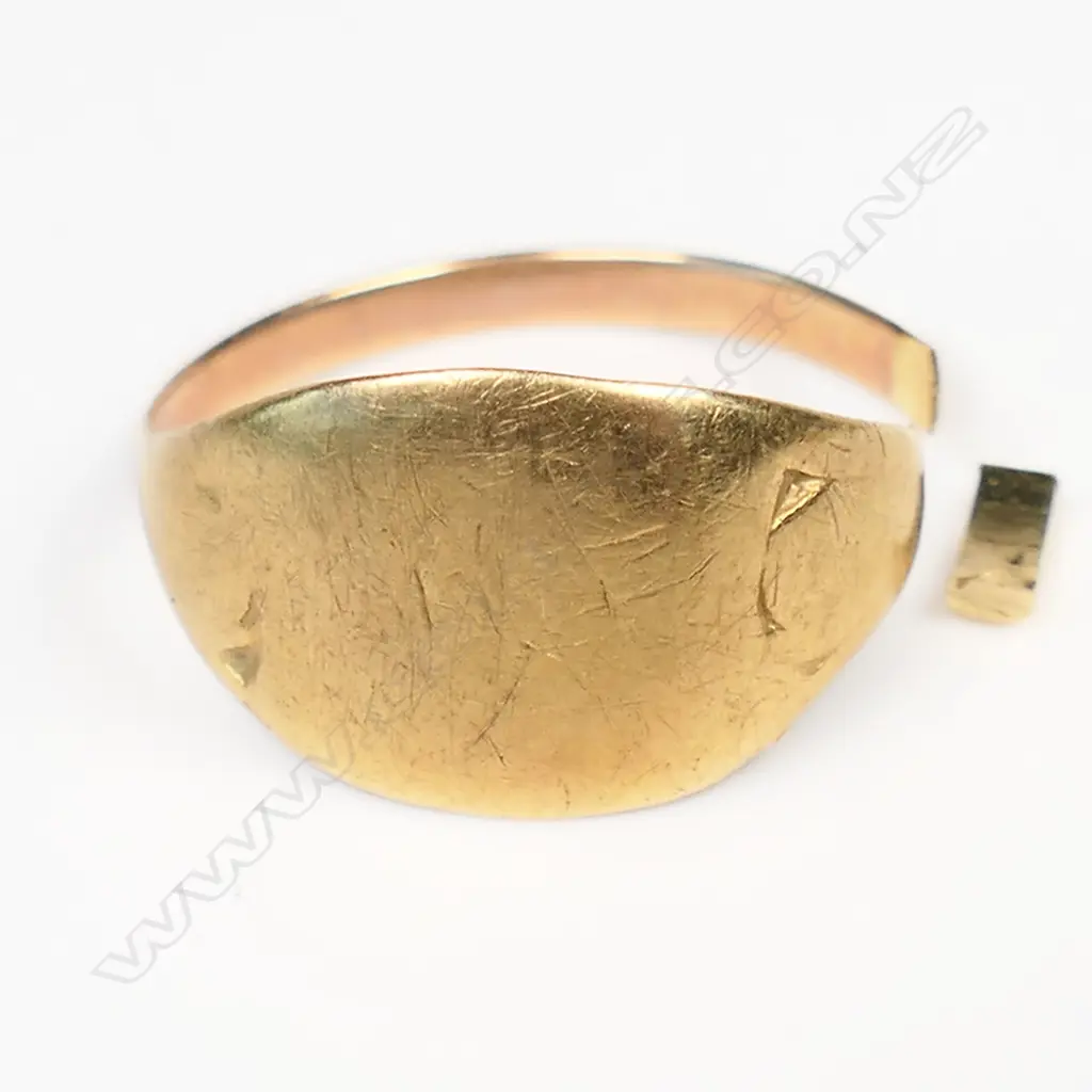 18CT GOLD SIGNET RING (CUT SHANK) 3.7gm Image 1++