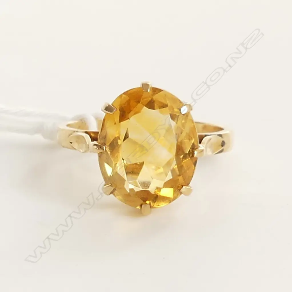 9CT GOLD LGE OVAL FACET CUT CITRINE RING 3.4gms Image 1++