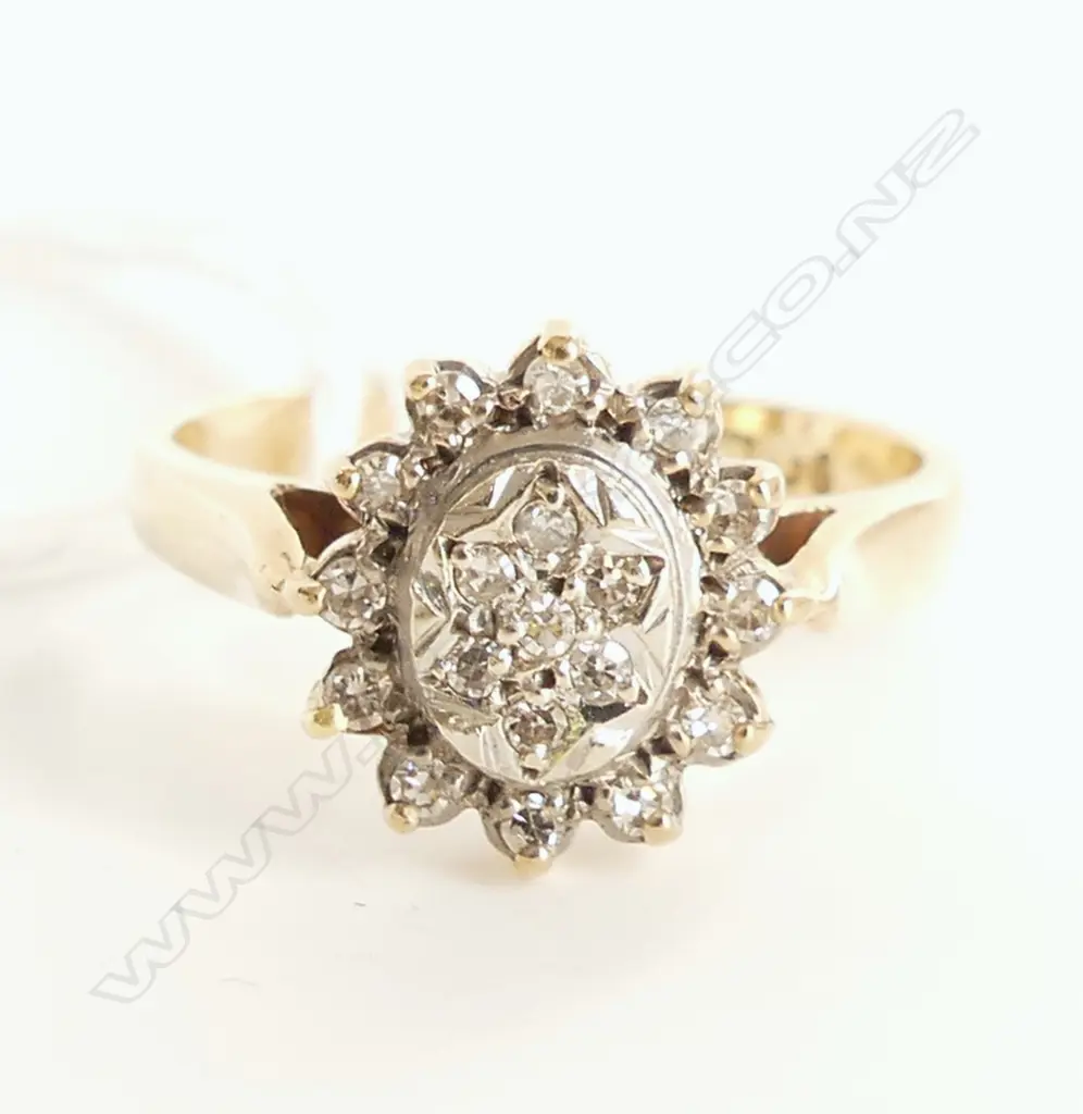 9CT YELLOW GOLD & DIAMOND CLUSTER RING 3.48gms Image 1++