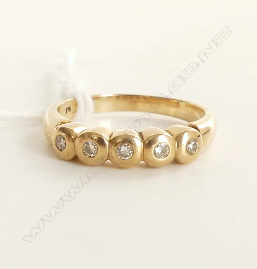 9CT GOLD & 5 DIAMOND RING rub-over mounts 3.6gms Image 1++