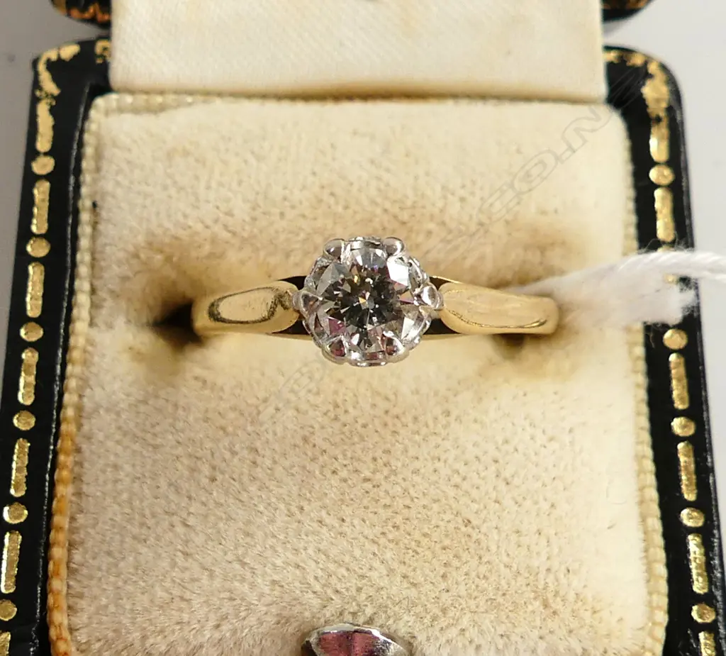 18CT & PLATINUM DIAMOND SOLITAIRE RING 2.8 GRAMS  APPROX(0.50CT) Image 1++