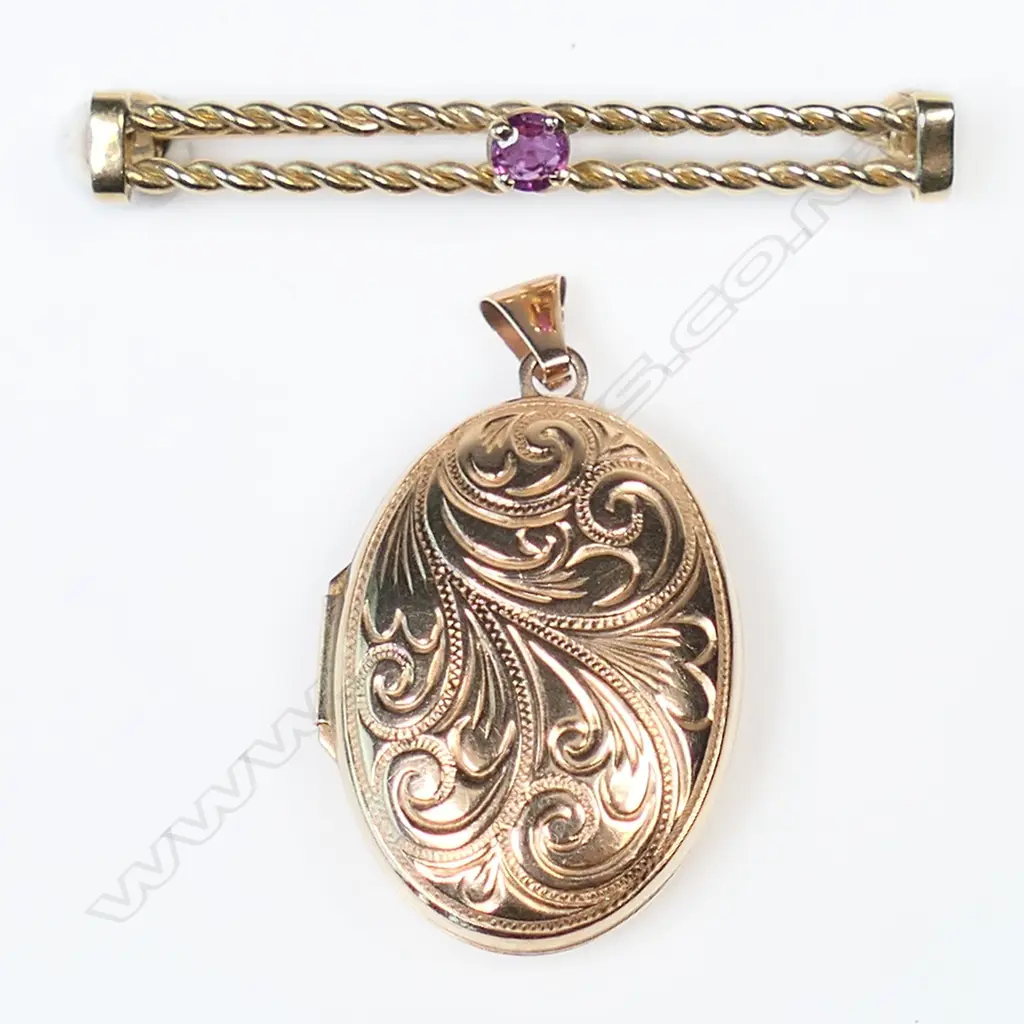 9CT GOLD LOCKET AND BROOCH 5.7gm Image 1++