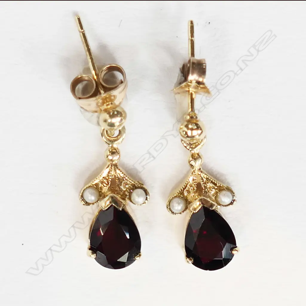 PR 9CT GARNET EARRINGS 1.8 GRAMS Image 1++