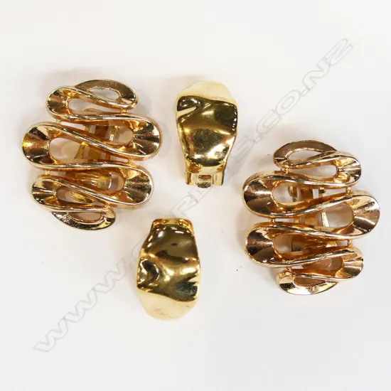 2 PRS GP EAR CLIPS
