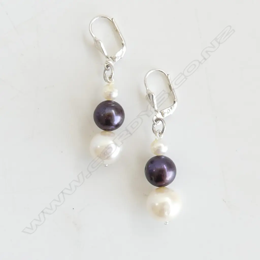 PR PEARL HANGING EARRINGS Image 1++