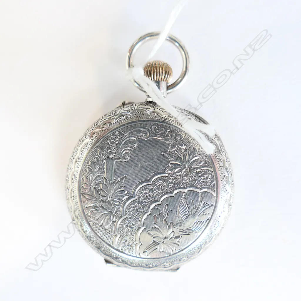 C1900 ENGRAVED SILVER MID SIZE HUNTER POCKET WATCH running Image 1++