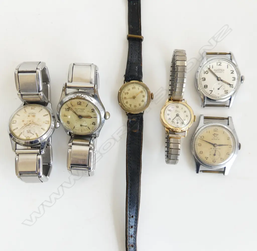 6 VINTAGE WRISTWATCHES includes 4 mid size gent's watches Image 1++