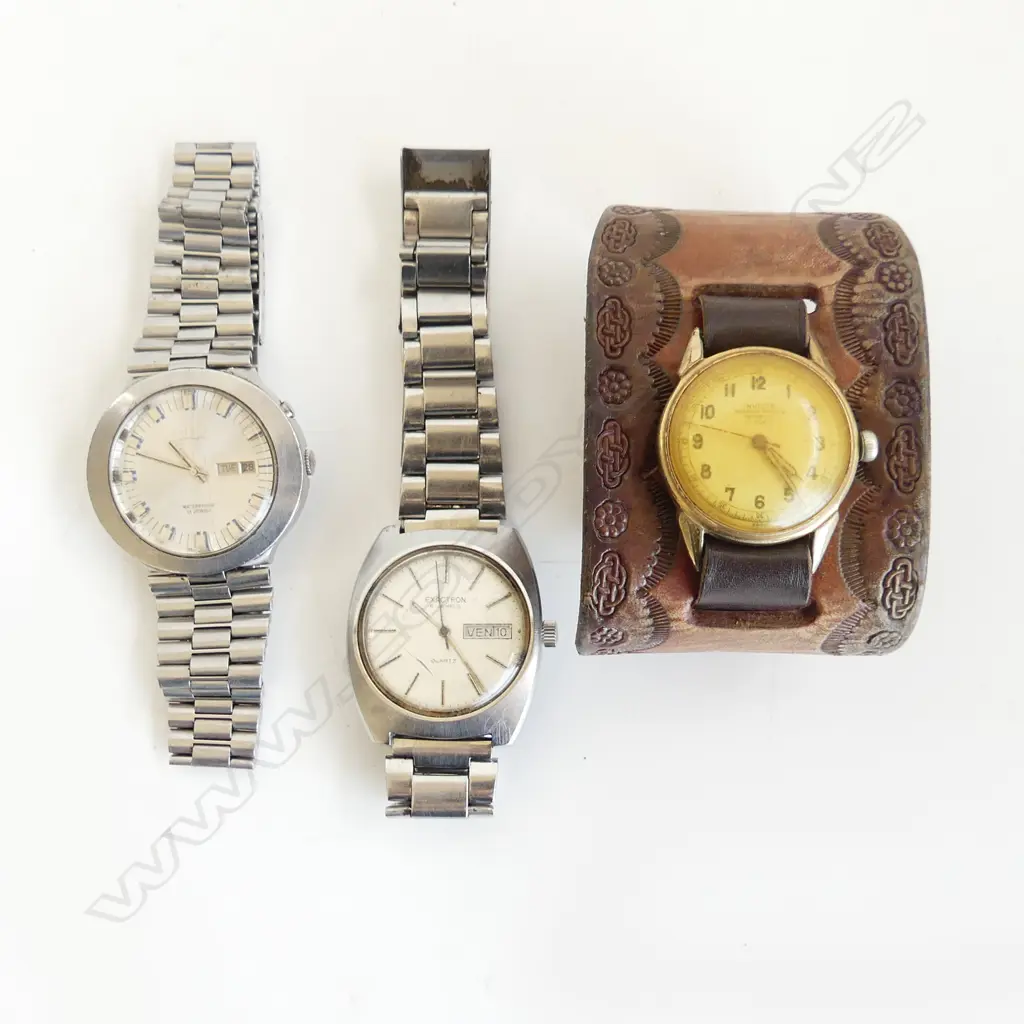 3 GENT'S VINTAGE WRISTWATCHES: RICCOH running + INVICTA not running + Exactron not running  Image 1++