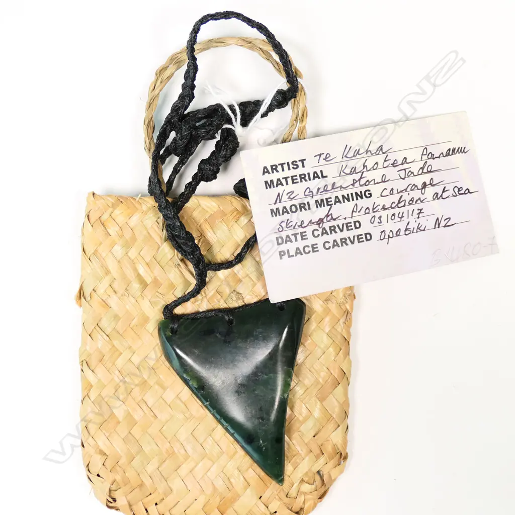 TE KAHA carved kahotea pounamu lge rei niho (eye tooth) pendant with certificate 2017 Image 1++