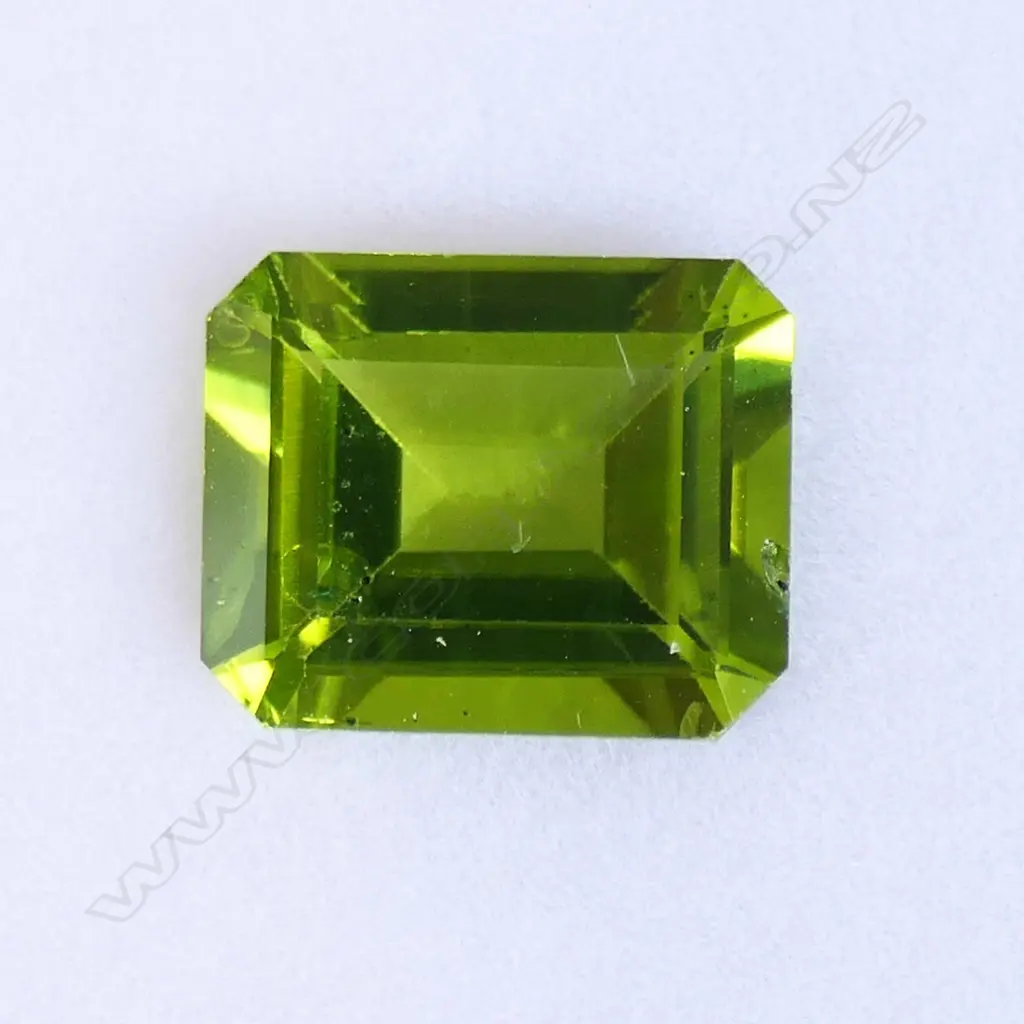 NATURAL PERIDOT, OCTAGON CUT, 4.43cts. AIG REPORT AVAIL Image 1++