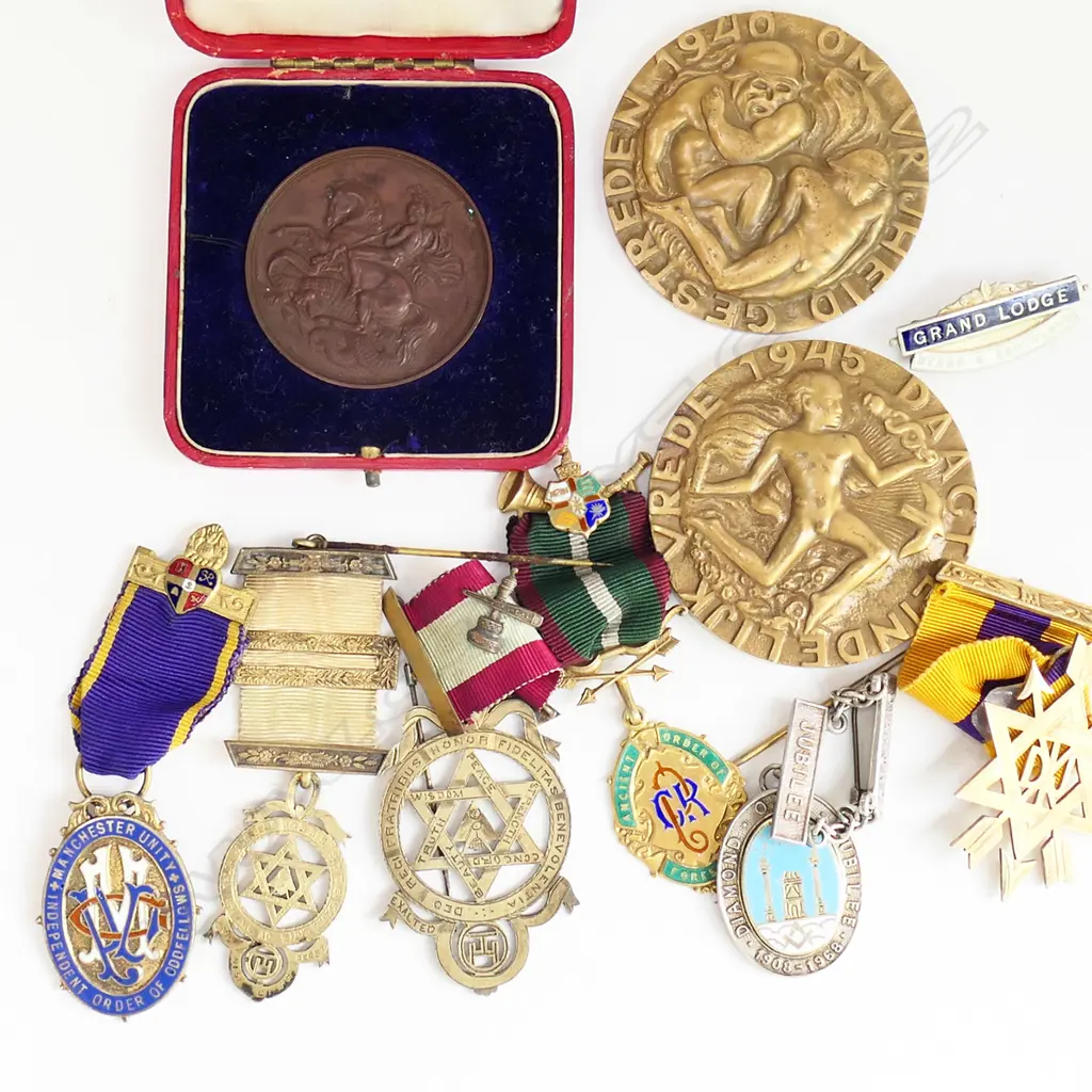 7 SILVER GILT MEDALS, MASONIC ETC + 3 TOKENS (2 DUTCH WWII?) Image 1++