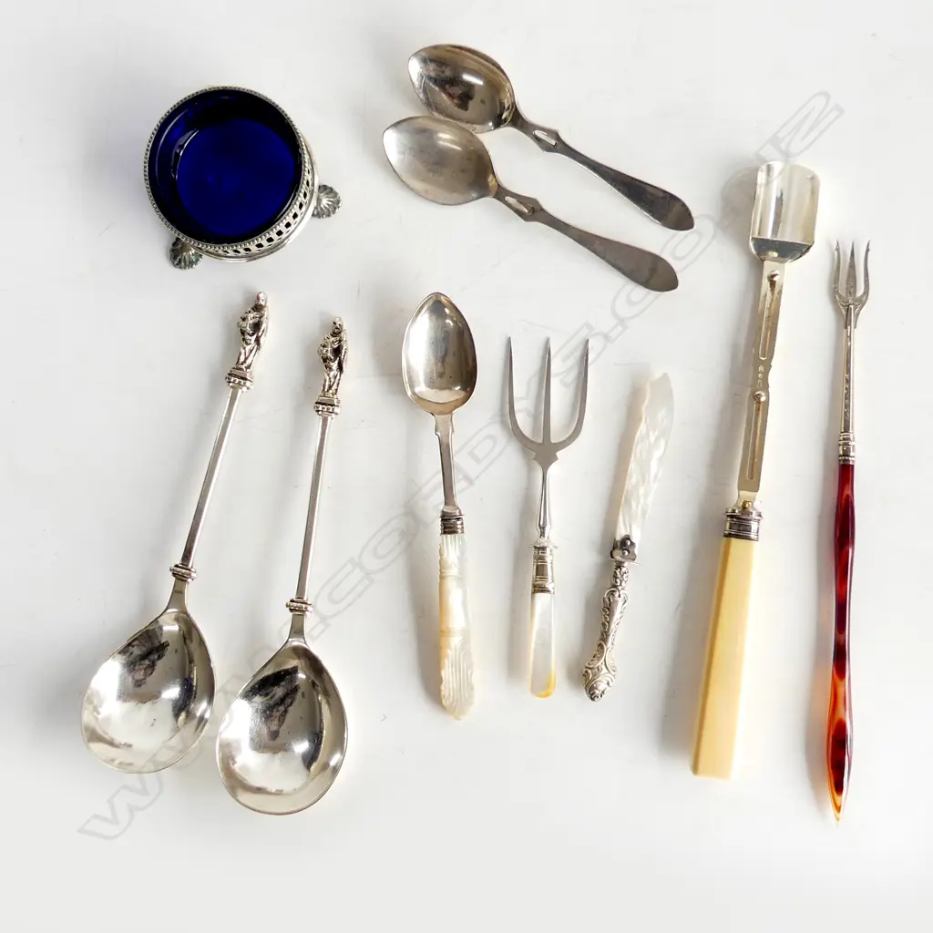 8 PCE ASST EP INCL. STILTON SCOOP + STG TEASPOON w. MoP HANDLE & STG / MoP PAPER KNIFE Image 1++