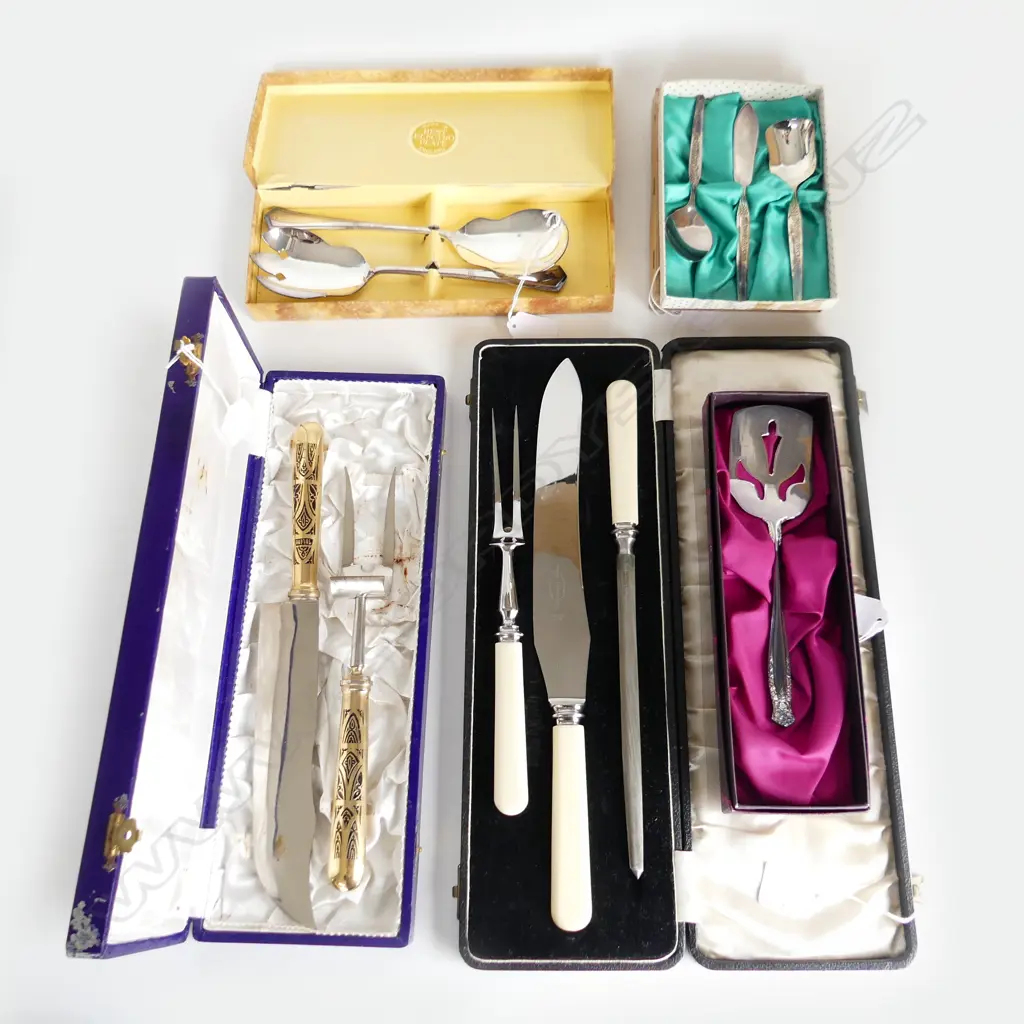 FIVE BOXED CUTLERY SETS. THREE SERVERS AND TWO CARVING SETS. Image 1++
