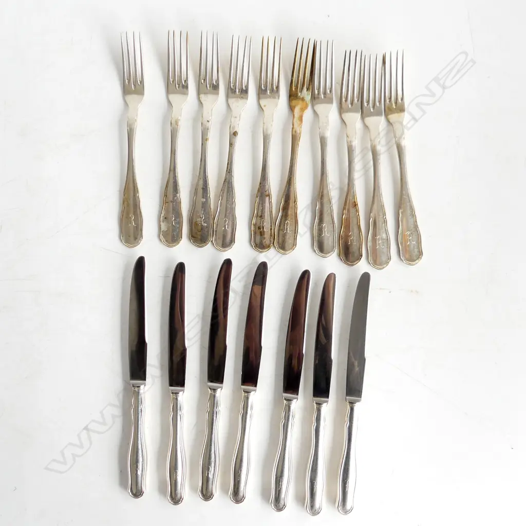 17 PCE 800 SILVER CUTLERY SET; 10 FORKS (244 GRMS) + 7 FORKS Image 1++