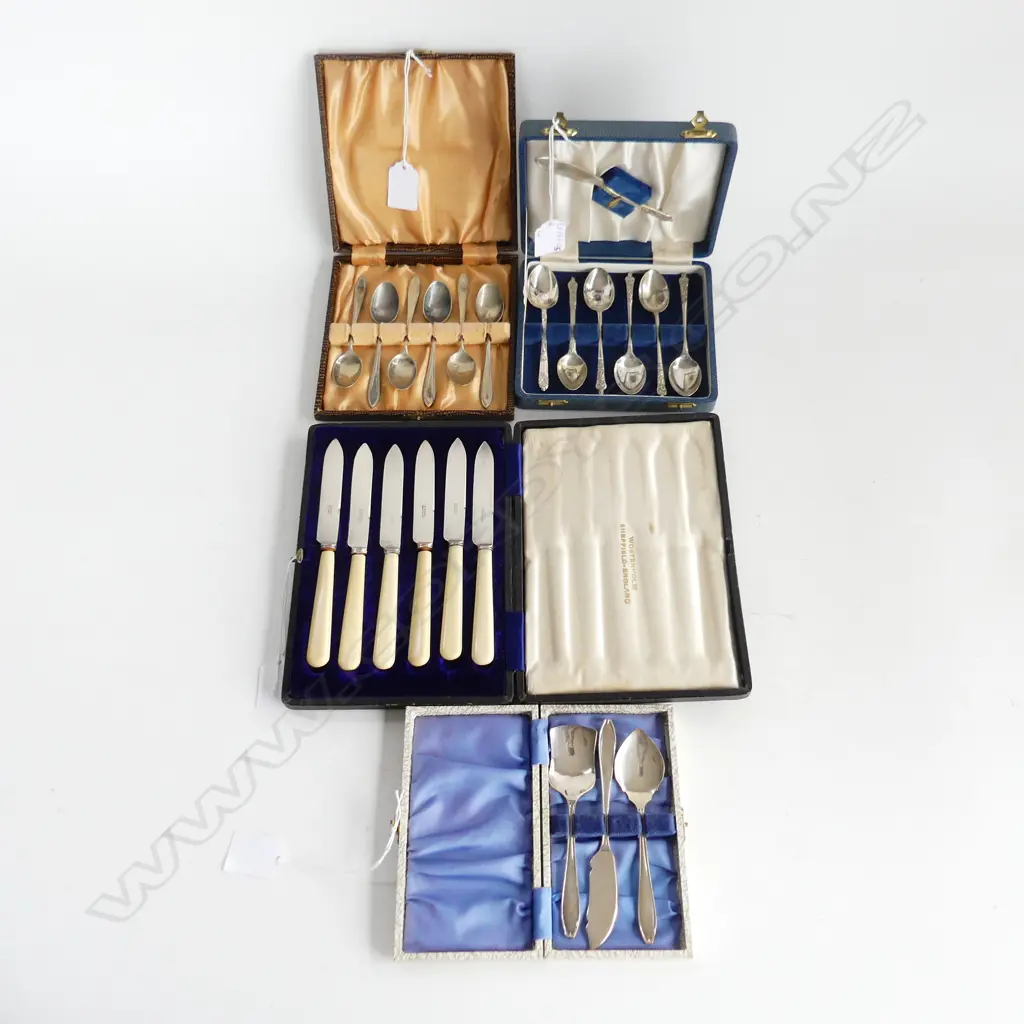 FOUR BOXED CUTLERY. THREE SPOONS ONE BOX BUTTERKNIVES.  Image 1++