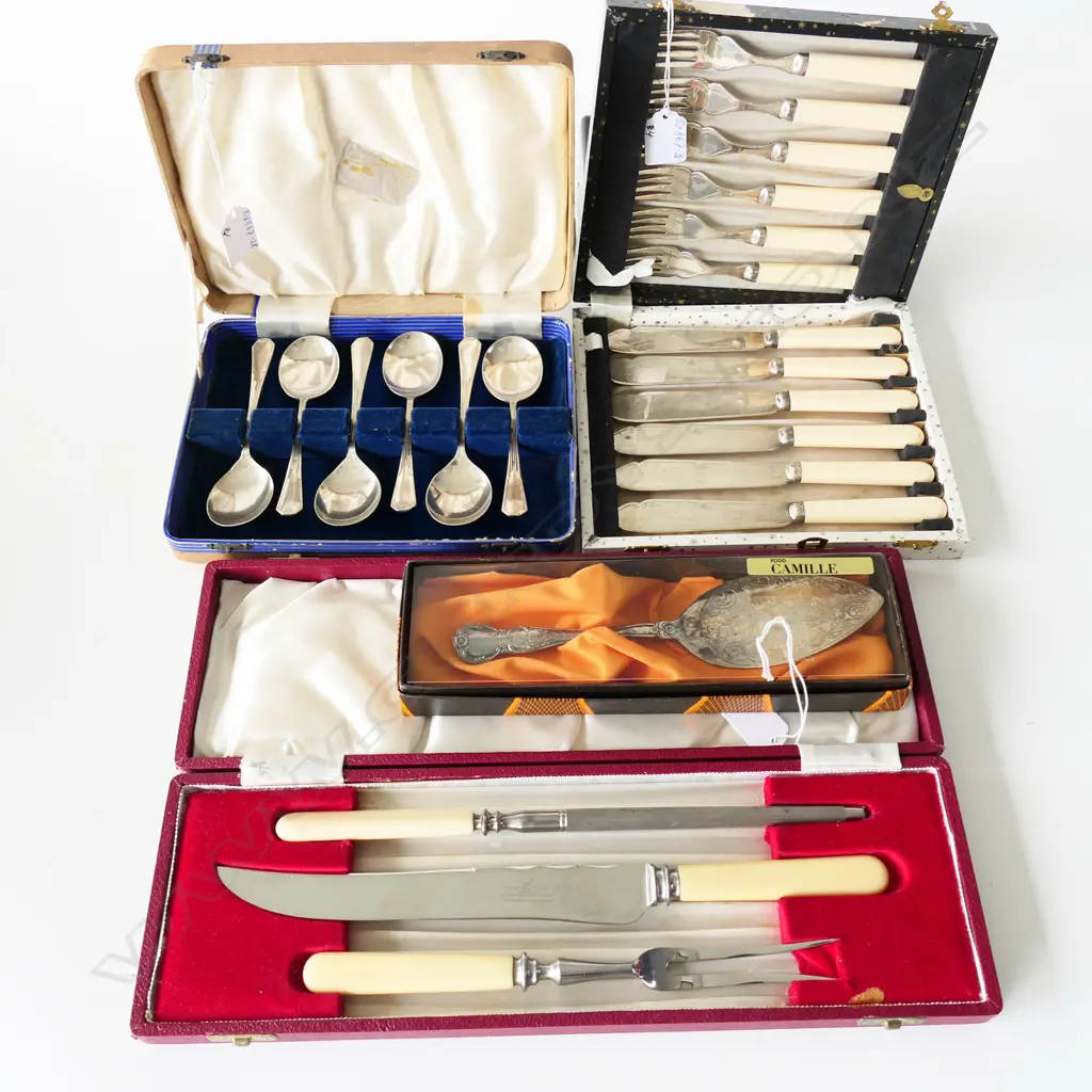 4 BOXED CUTLERY SETS; SERVER, DESERT SPOONS FISH SET & CARVING SET Image 1++