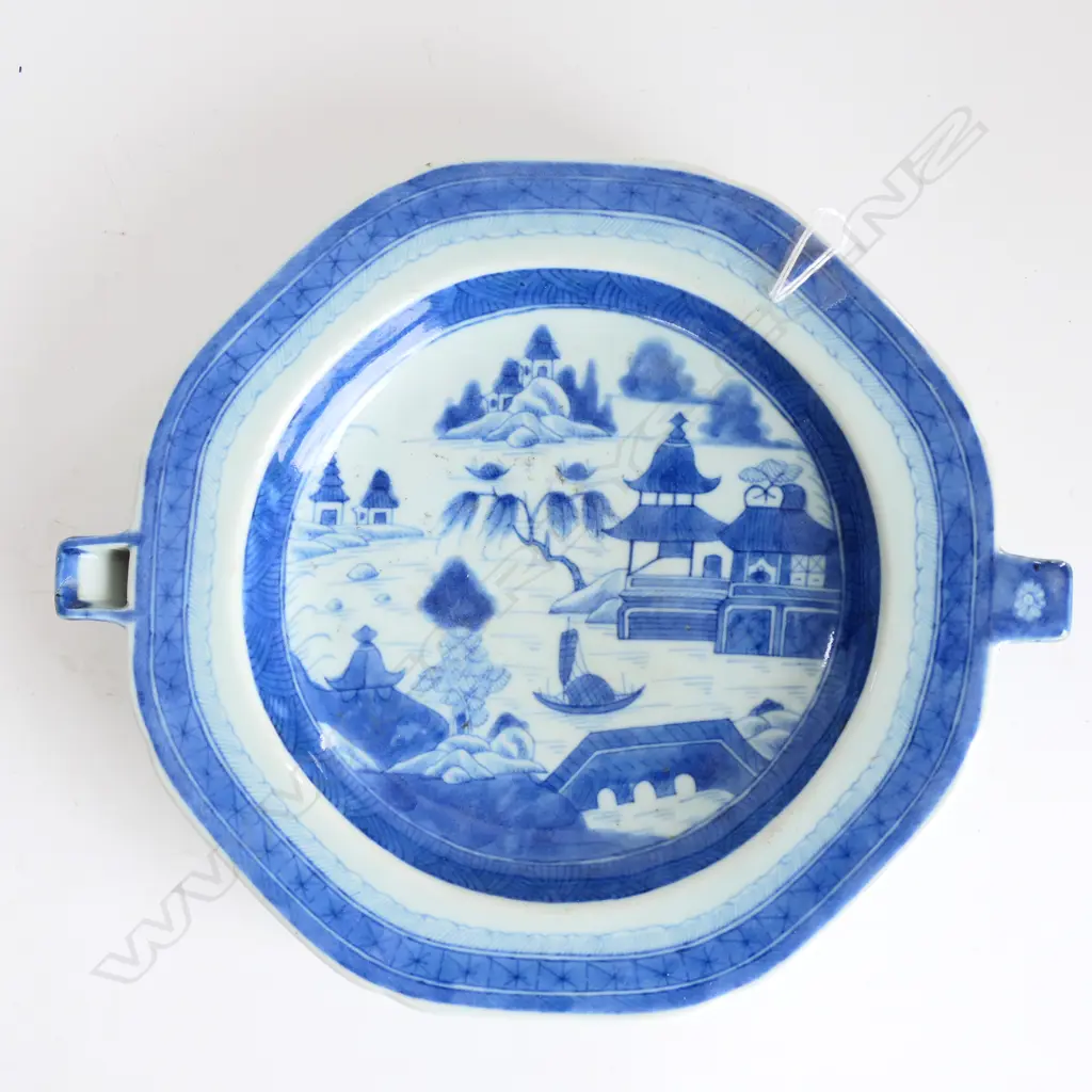 A Chinese octagonal ceramic warming dish Image 1++