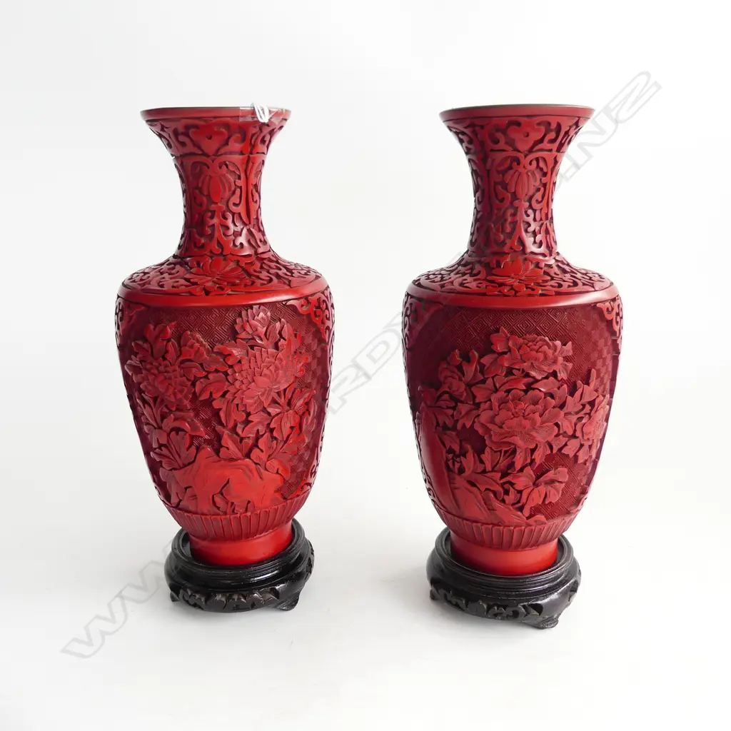 PR CINNABAR VASES H.255mm ON STANDS Image 1++