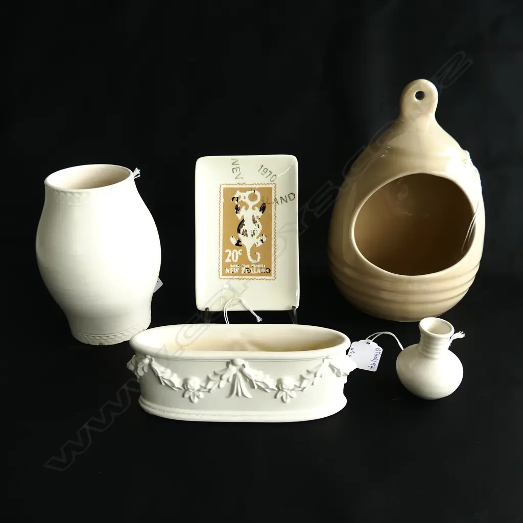 4PCS WHITE C/LYNN STUDIO CHINA TALLEST 130MM & TEAL CHINA WALL SALT H190MM. lger h/potted vase chipped Image 1++