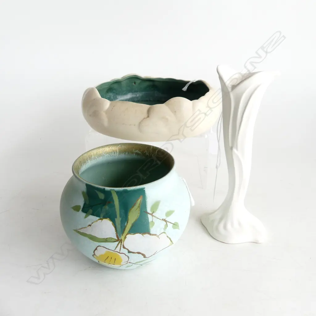 3PCS C/LYNN  CREAM LOW VASE DIA 180MM OVAL VASE H90MM & WHITE SPILL VASE H180MM CHIPPED Image 1++