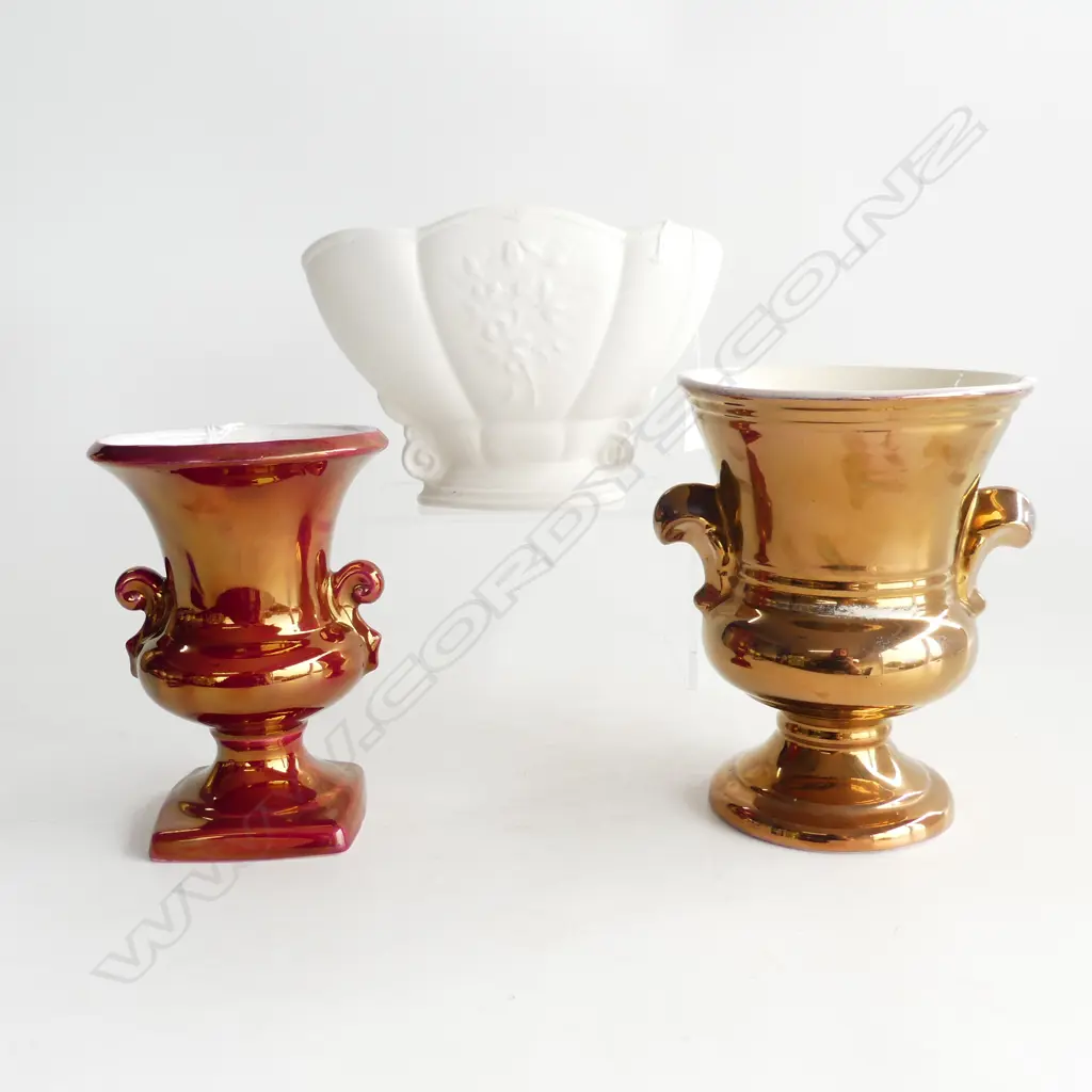 3 TITIAN STUDIO VASES ONE WHITE H150 ONE COPPER H180 ONE RED H160MM Image 1++