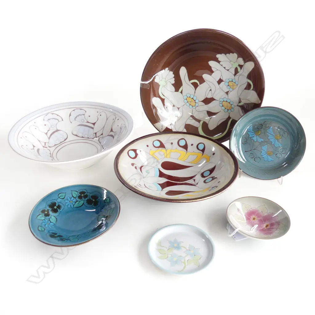 3 NZ STUDIO POTTERY BOWLS DIA 230MM LARGEST & 4 DISHES DIA 130 LARGEST Image 1++