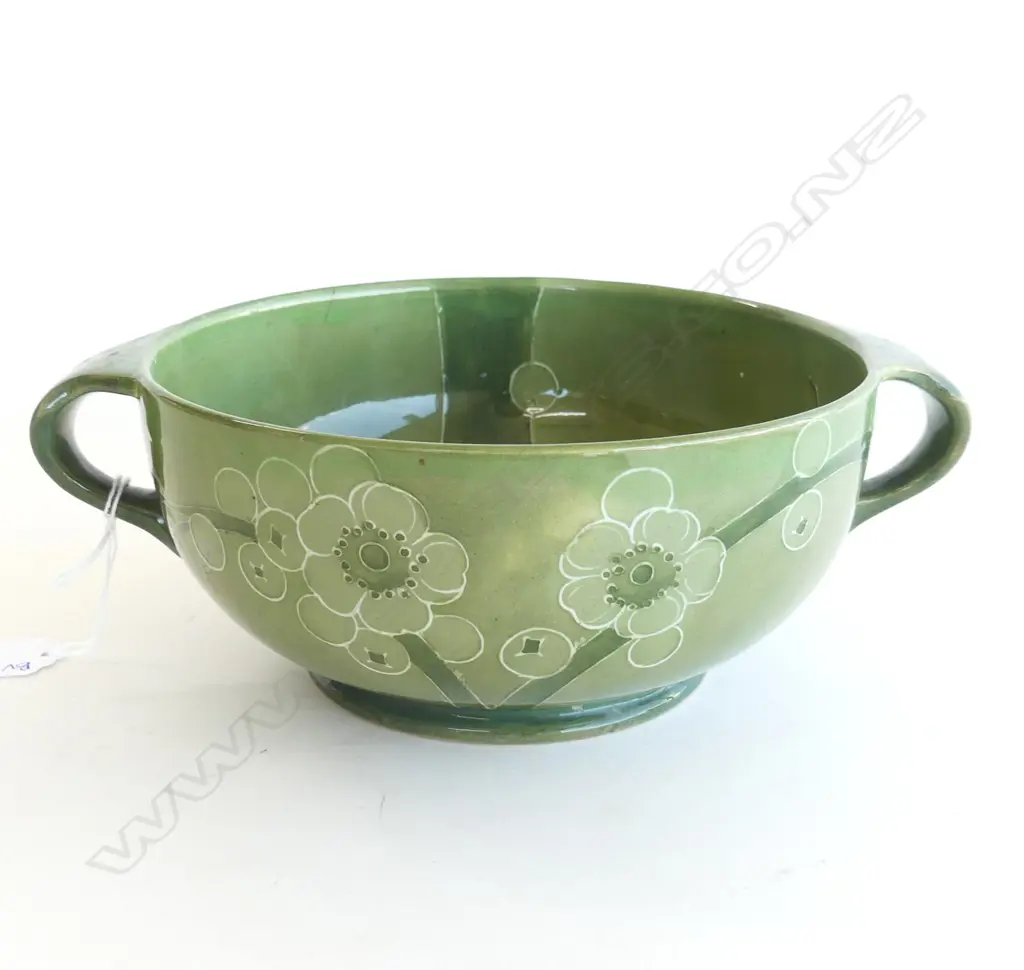 MACINTYRE MOORCROFT GREEN PRUNUS 2 HANDLED BOWL w. HAIRLINES Dia.185mm Image 1++