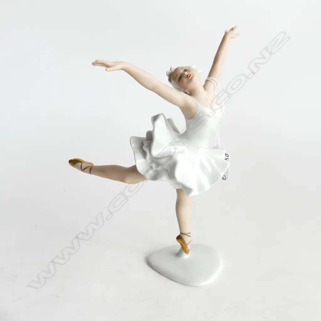 GERMAN POSTWAR PORCELAIN BALLERINA FIGURINE, NORFOLK ISLAND NOV '82 TO BASE, H. 240mm Image 1++